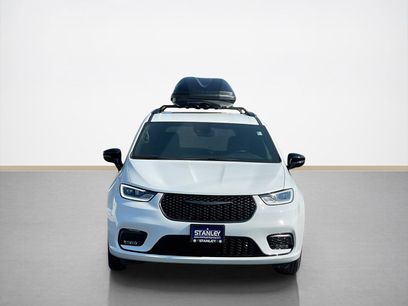 New 2025 Chrysler Pacifica Select w/ Fav Edition Package