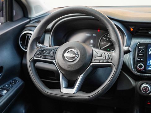 Used 2023 Nissan Kicks SV image 18