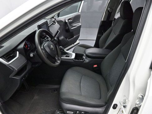Used 2022 Toyota RAV4 XLE AWD/4WD image 11