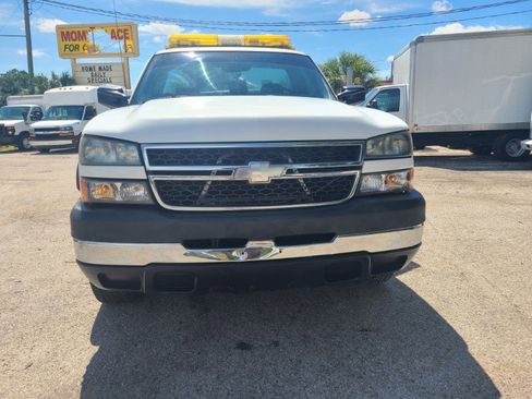 Used 2006 Chevrolet Silverado 2500 W/T w/ Heavy-Duty Power Package image 7