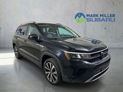 Used 2024 Volkswagen Taos SE FWD image 1