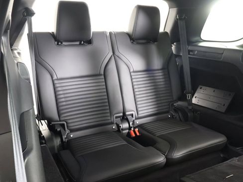 Used 2023 Land Rover Discovery S R-Dynamic image 44