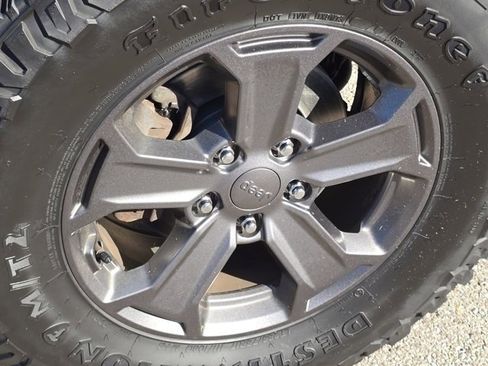 Used 2017 Jeep Wrangler Unlimited Rubicon image 21