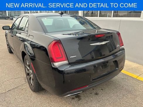 Used 2018 Chrysler 300 S w/ 300S Premium Group AWD/4WD image 9