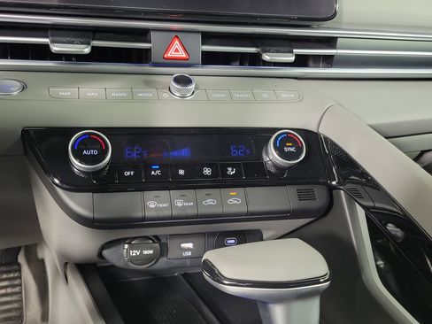 New 2025 Hyundai Elantra SEL image 16