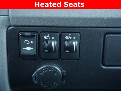 Used 2017 Toyota Sienna XLE image 7