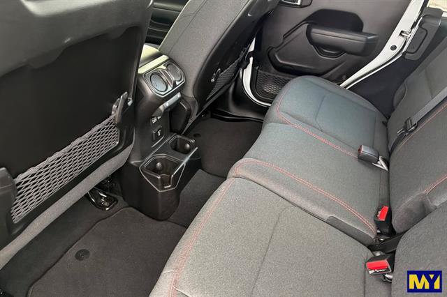 Used 2025 Jeep Wrangler Unlimited Rubicon w/ Convenience Group AWD/4WD image 14