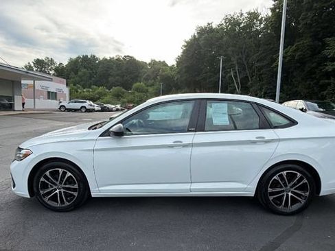Used 2024 Volkswagen Jetta Sport FWD image 9