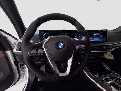 New 2026 BMW X5 xDrive40i w/ Climate Comfort Package AWD/4WD image 11