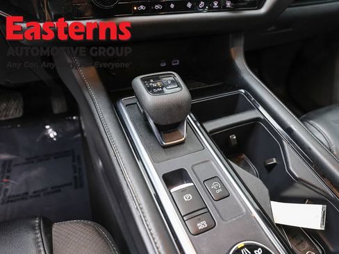 Used 2023 Nissan Pathfinder SL AWD/4WD image 19