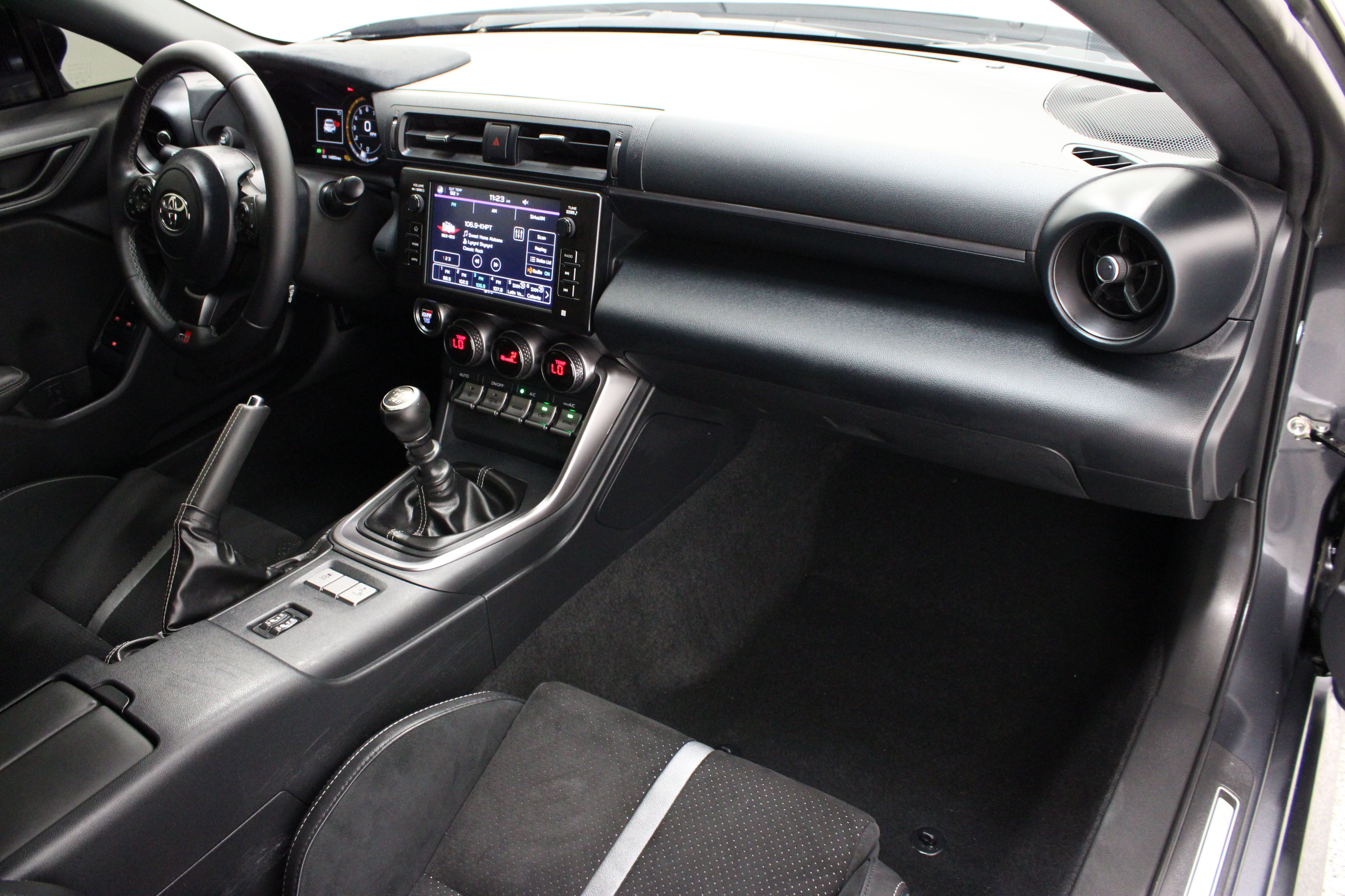 Used 2025 Toyota GR86 Premium RWD image 30