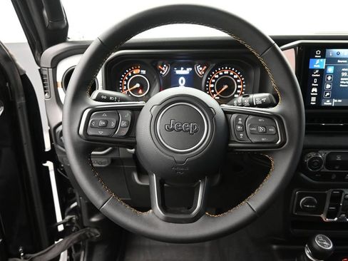Used 2025 Jeep Wrangler Unlimited Sport AWD/4WD image 4