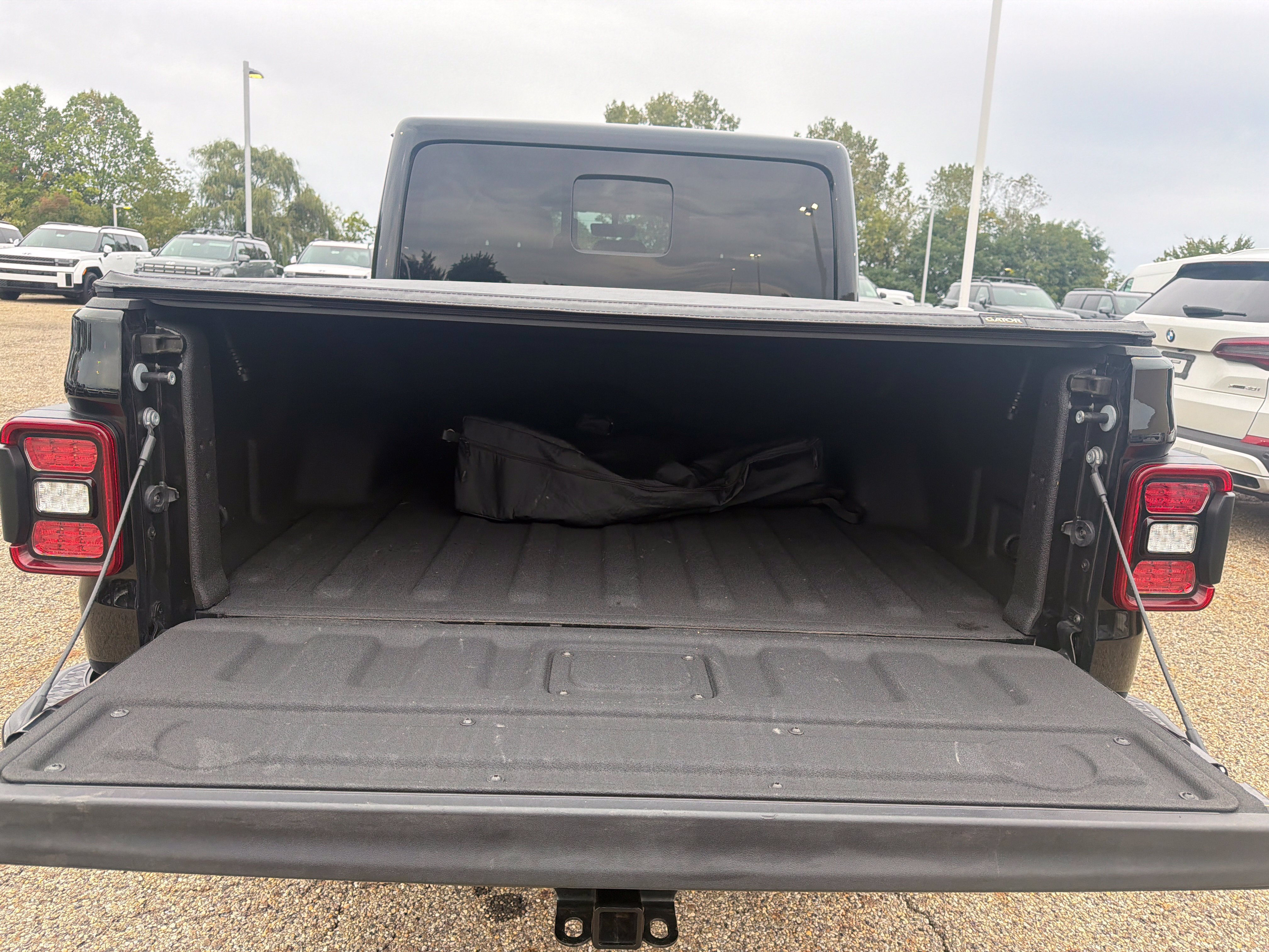 Used 2022 Jeep Gladiator Overland AWD/4WD image 8