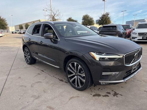 Used 2023 Volvo XC60 B5 Ultimate w/ Climate Package image 3