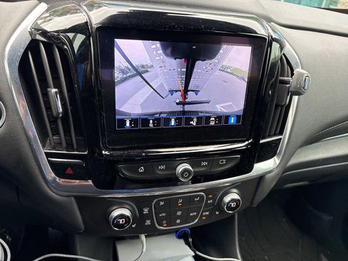 Used 2022 Chevrolet Traverse LT FWD image 20