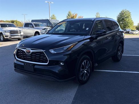 Used 2023 Toyota Highlander XLE image 4