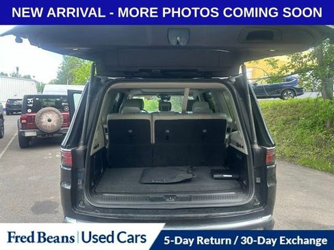 Used 2022 Jeep Wagoneer Series III w/ Premium Group I AWD/4WD image 14
