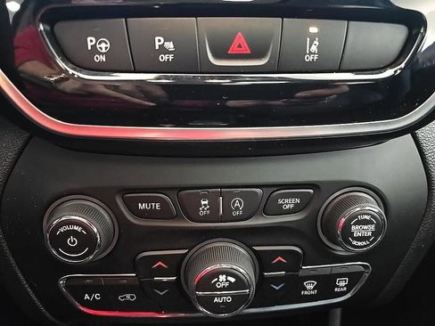 Used 2021 Jeep Cherokee Limited AWD/4WD image 22