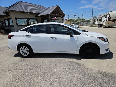 Used 2023 Nissan Versa S FWD image 9