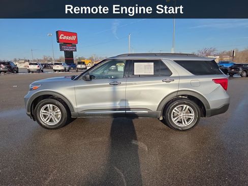 Used 2022 Ford Explorer XLT w/ Equipment Group 202A image 2