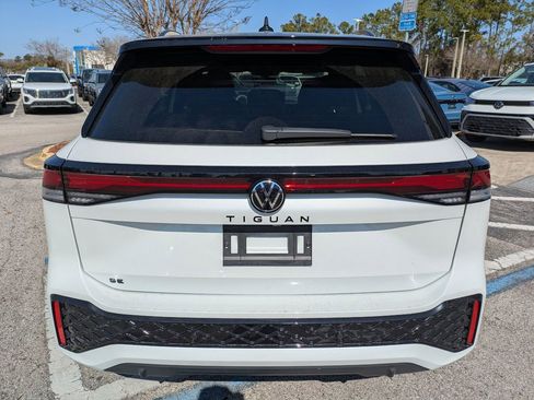 New 2026 Volkswagen Tiguan SE R-Line FWD image 5