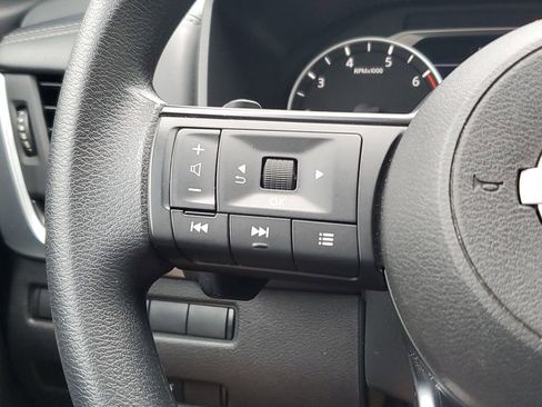 Used 2024 Nissan Rogue SV FWD image 23