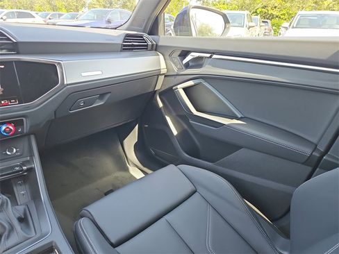 New 2025 Audi Q3 2.0T Premium image 12