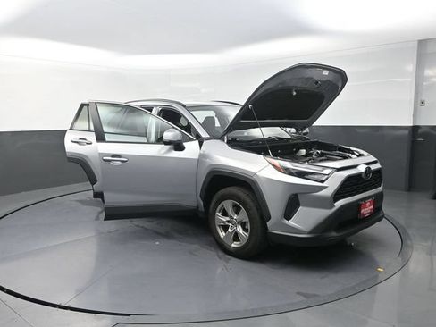 Used 2024 Toyota RAV4 XLE FWD image 38