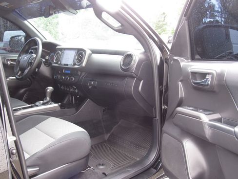 Used 2023 Toyota Tacoma TRD Off-Road w/ Technology Package AWD/4WD image 21