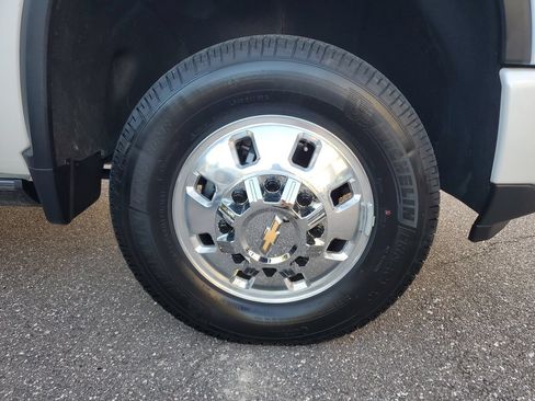 Used 2025 Chevrolet Silverado 3500 High Country w/ High Country Premium Package AWD/4WD image 5
