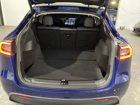 Used 2020 Tesla Model Y Long Range image 8