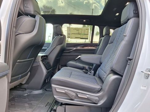 New 2026 Cadillac Escalade IQ Luxury 1 w/ LPO, Floor Liner Package AWD/4WD image 15