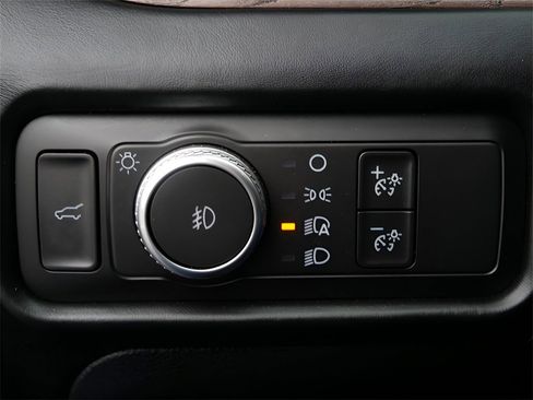 Used 2020 Ford Explorer Platinum w/ Premium Technology Package image 18