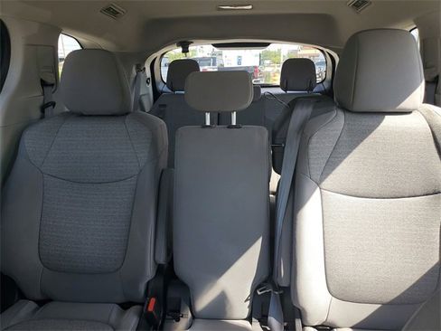Used 2022 Toyota Sienna LE image 30