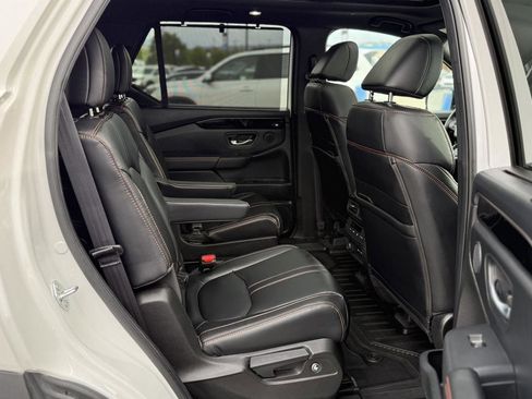 Certified 2025 Honda Pilot TrailSport image 43