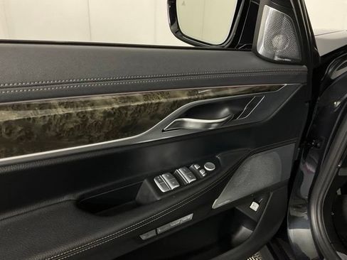 Used 2018 BMW 750i xDrive w/ Autobahn Package AWD/4WD image 31
