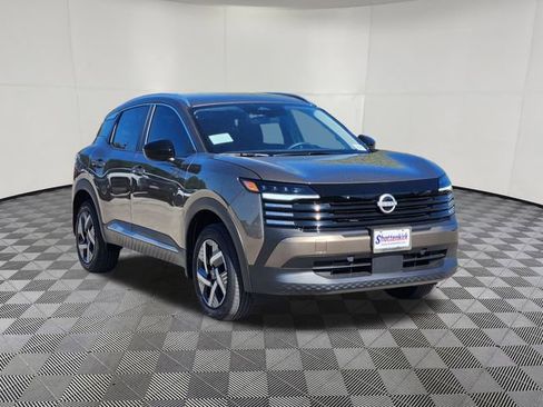 New 2026 Nissan Kicks SV image 2