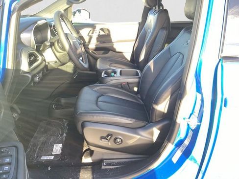 New 2026 Chrysler Pacifica Select image 10