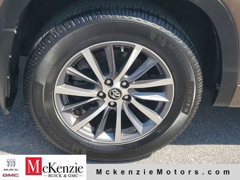 Used 2018 Toyota Highlander XLE FWD image 35