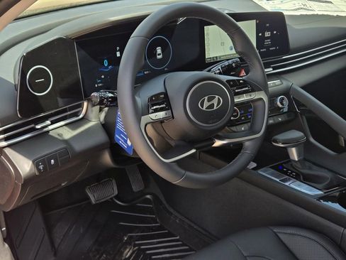 New 2026 Hyundai Elantra Limited FWD image 19