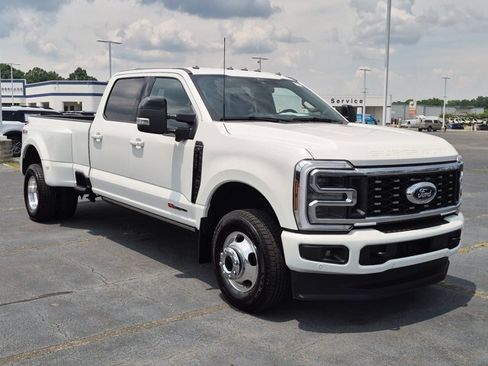 Certified 2025 Ford F350 Platinum AWD/4WD image 2