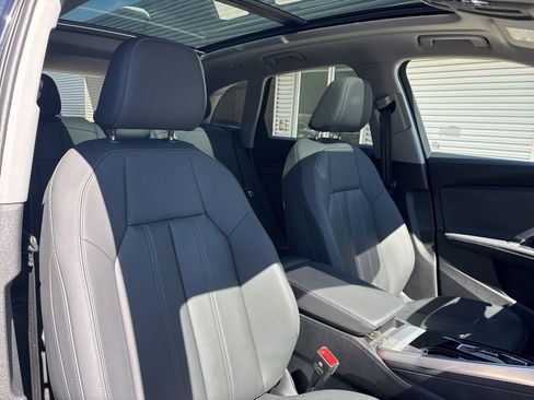 Used 2025 Audi Q5 Premium w/ Convenience Package image 16