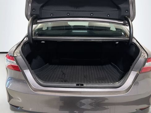 Used 2020 Toyota Camry XLE FWD image 25
