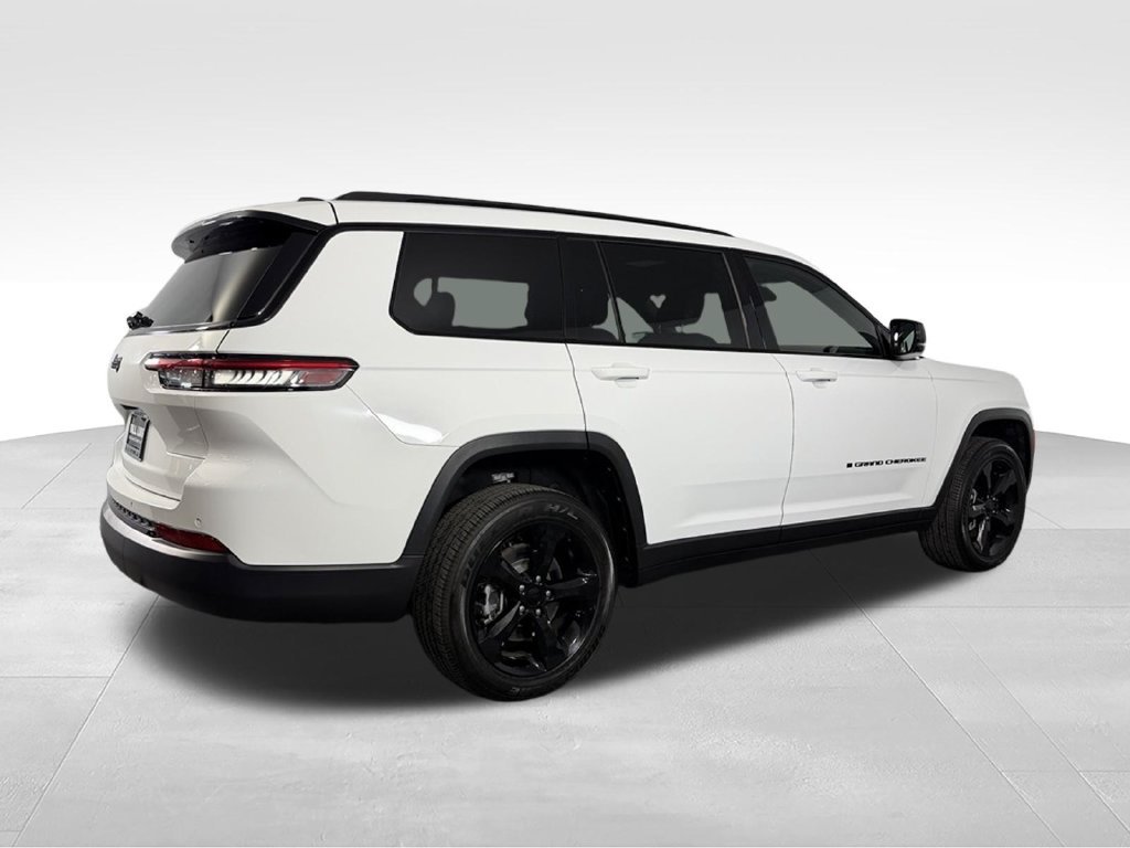 Used 2024 Jeep Grand Cherokee L Altitude RWD image 8
