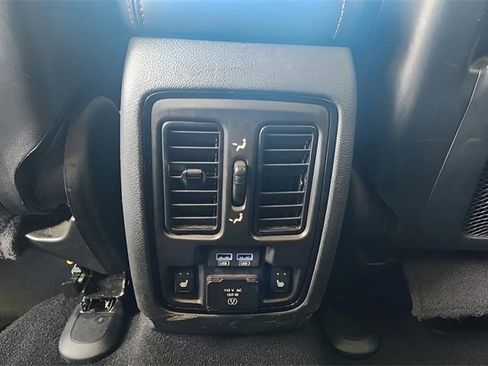 Used 2024 Dodge Durango GT image 18