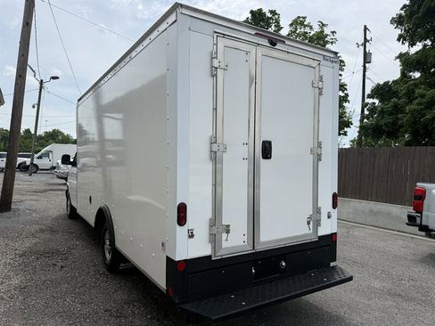 Used 2021 Chevrolet Express 3500 w/ Power Convenience Package RWD image 3