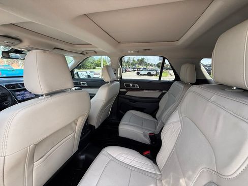 Used 2019 Ford Explorer Platinum AWD/4WD image 24