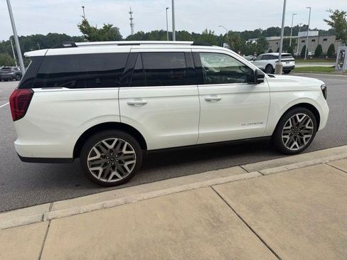 Used 2025 Ford Expedition Platinum w/ Platinum Ultimate Package AWD/4WD image 19
