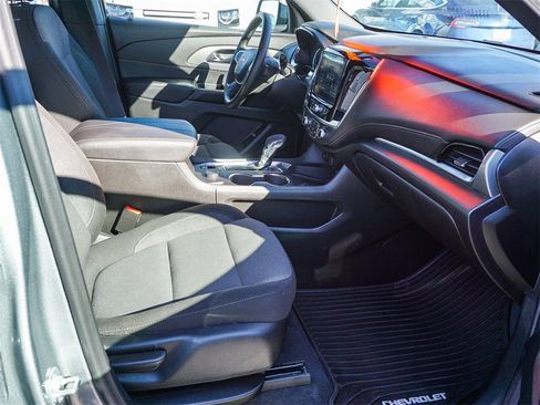 Used 2023 Chevrolet Traverse LT image 12