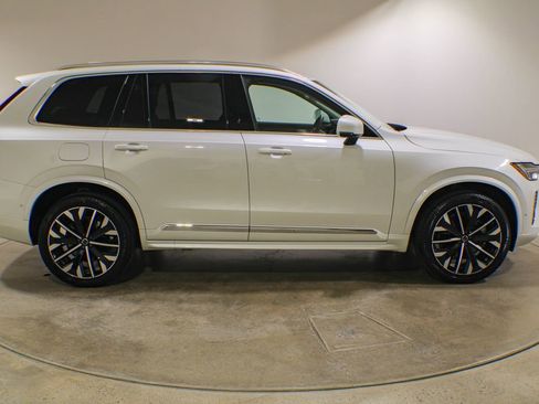 Used 2025 Volvo XC90 B6 Plus AWD/4WD image 7